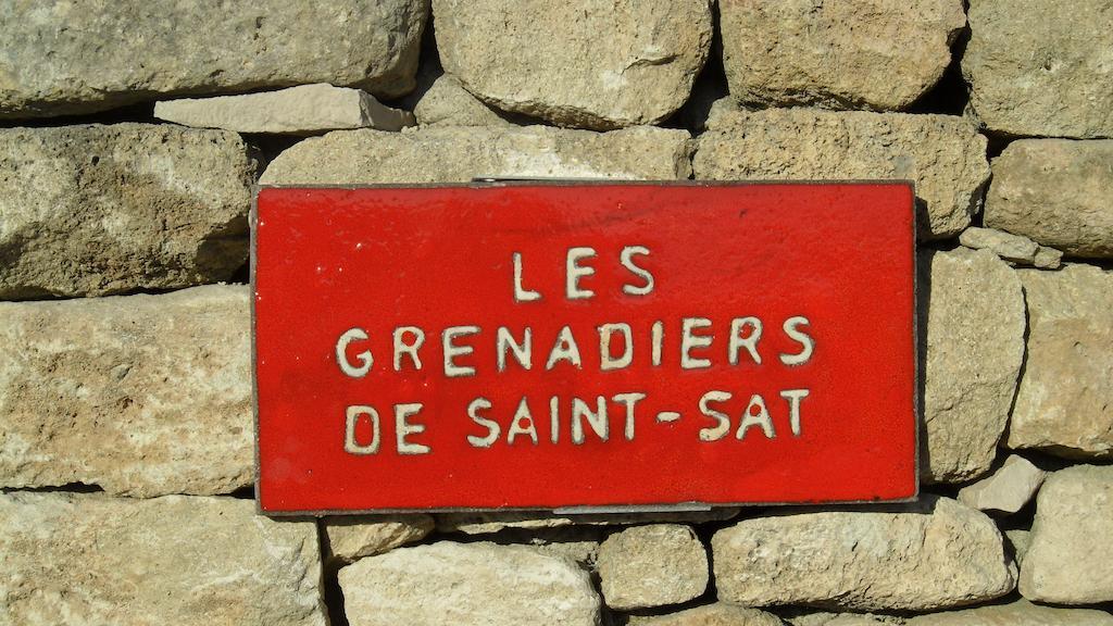 Les Grenadiers De Saint Sat מראה חיצוני תמונה